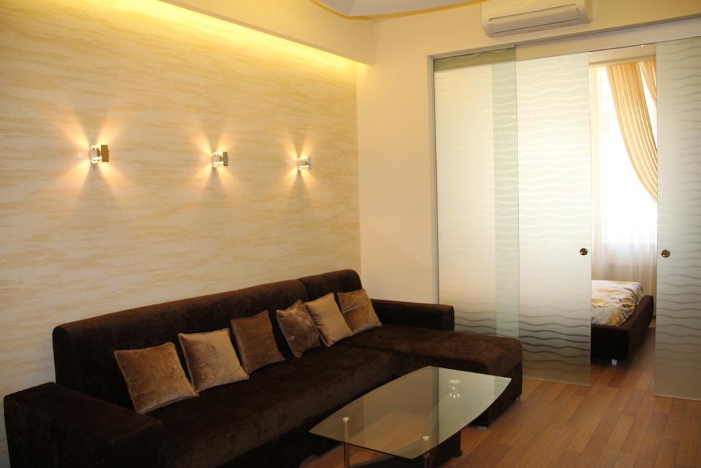 Apartment In Center Of Odessa Стая снимка